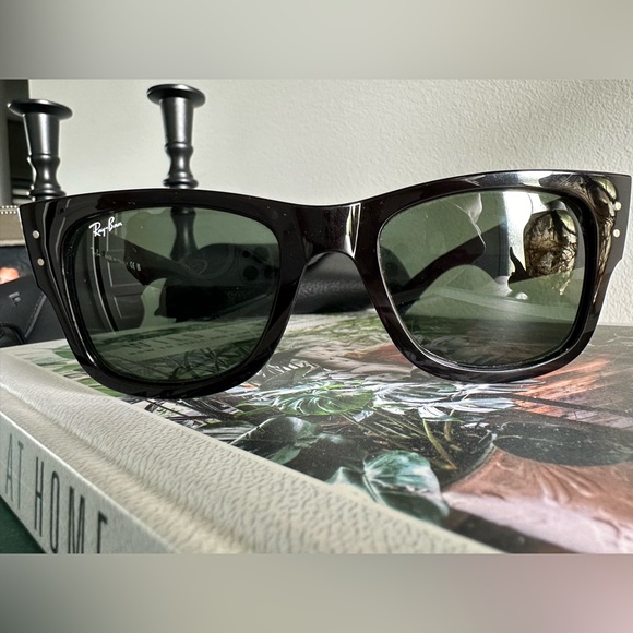 Ray Ban Sun glasses. Black.   No scratched - Picture 5 of 10